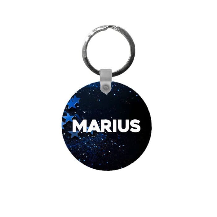 Breloc din MDF (lemn) cu numele MARIUS, inel de sustinere metalic, rotund