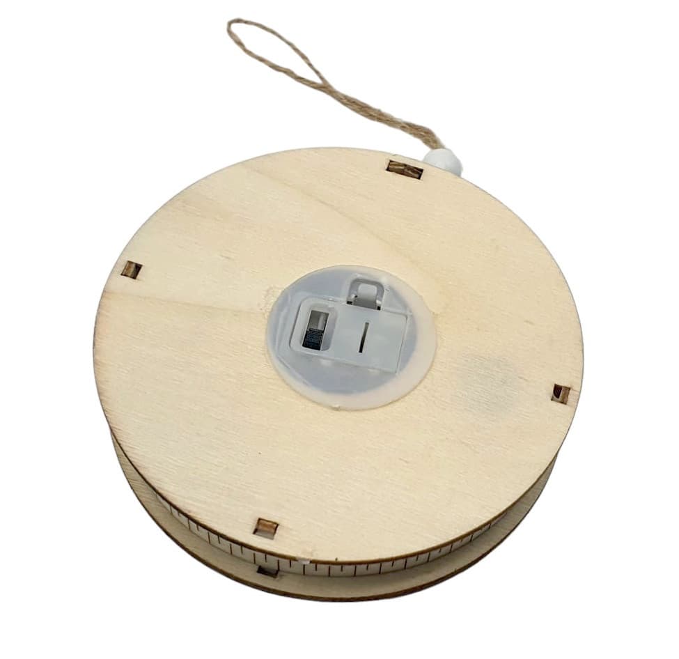 Decoratiune Craciun in forma de inima, model fulg de nea, cu lumini, din lemn — varianta 3