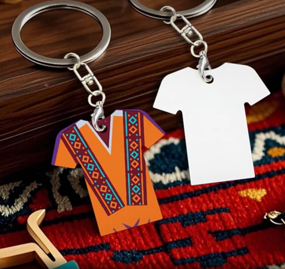 Breloc din MDF (lemn) personalizat cu poza ta, inel de sustinere metalic, design tricou, imprimare pe ambele fete — varianta 2