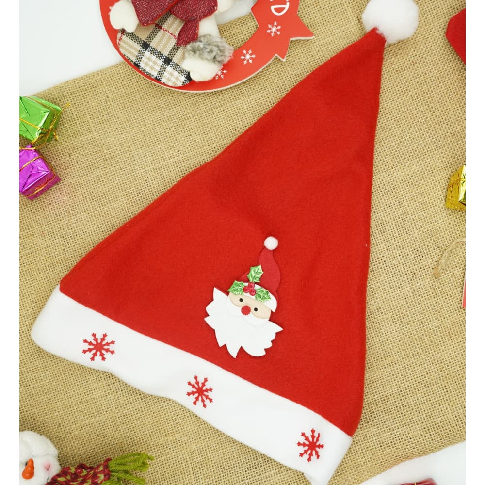 Caciulita cu model Mos Craciun si ornament fulg de nea, rosie, marime universala, material textil — varianta 2