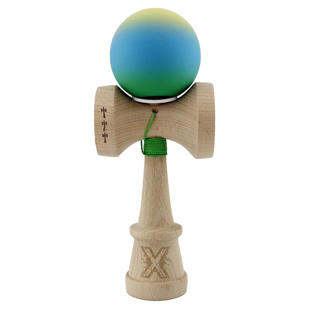 Jucarie lemn Kendama X, Rubber Grip, cupe mari V3, gaura in basecup, rulment, ata rezerva, verde/galben/albastru