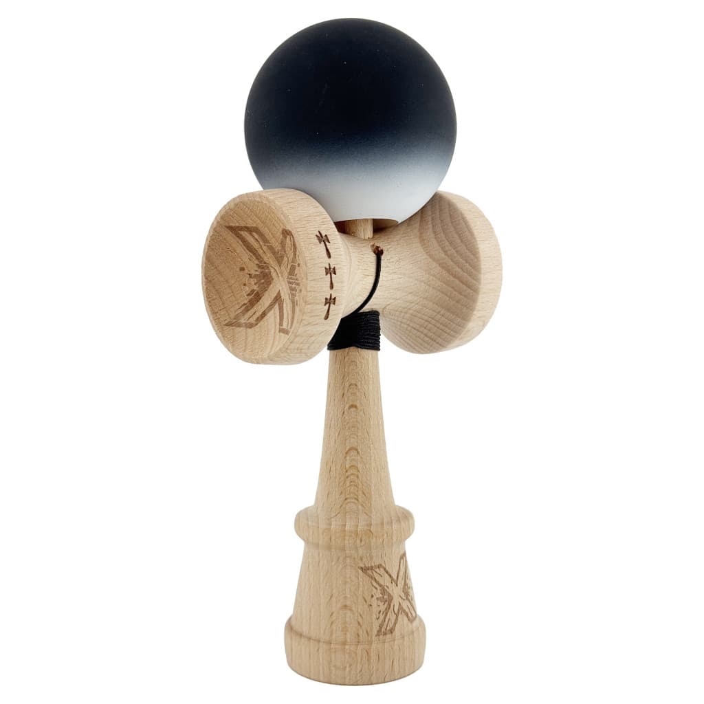 Jucarie lemn Kendama X, Rubber Grip, cupe mari V3, gaura in basecup, rulment, ata rezerva, negru/alb — 2