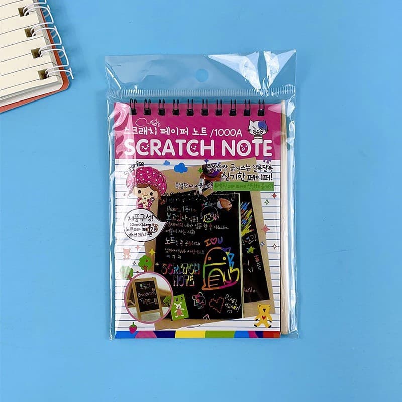 Caiet cu 10 fise razuibile DIY Magic Scratch, 14.5 x 10 cm, curcubeu, creion lemn, cartonase negre, roz — 2