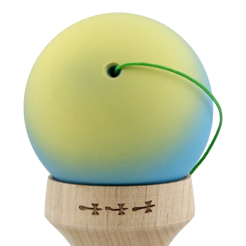 Jucarie lemn Kendama X, Rubber Grip, cupe mari V3, gaura in basecup, rulment, ata rezerva, verde/galben/albastru — 4